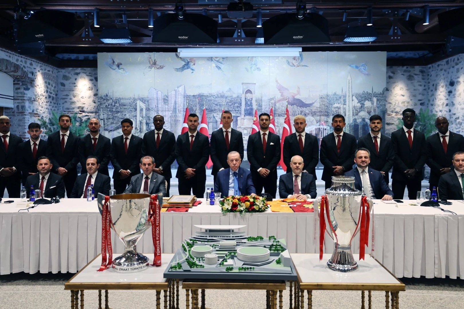 Cumhurbaşkanı Erdoğan, Süper Lig Şampiyonu Galatasaray’ı ağırladı