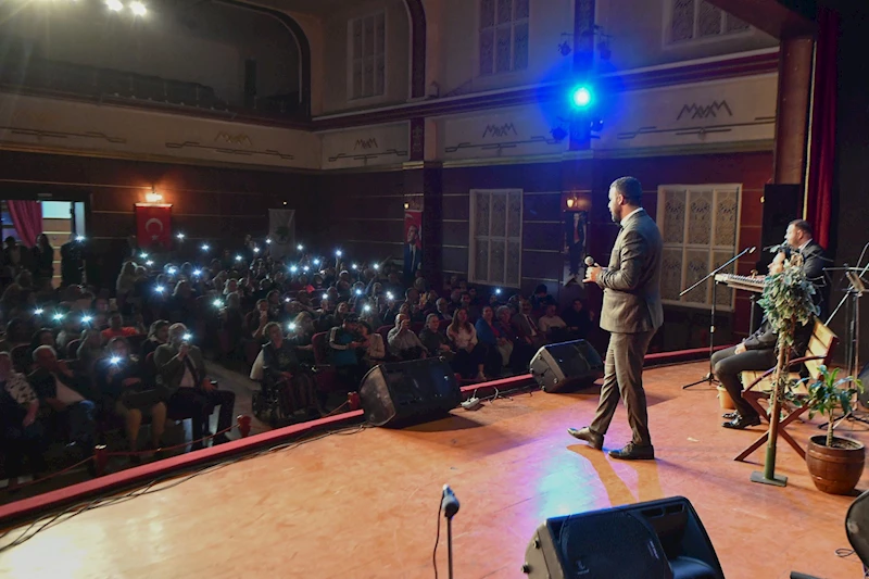 Volkan Konak Şarkılarıyla Anıldı