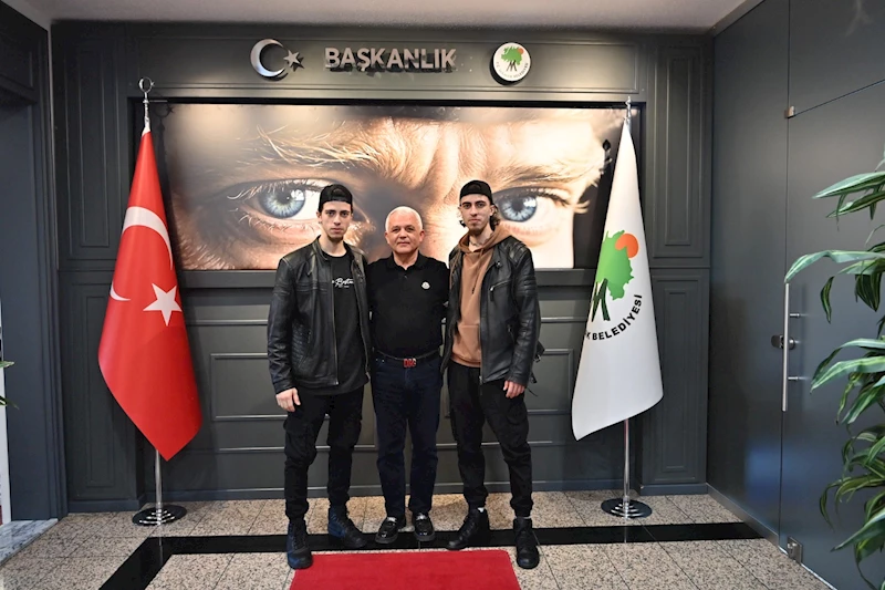 Mamaklı İkizler O Ses Türkiye’de Finale Koşuyor