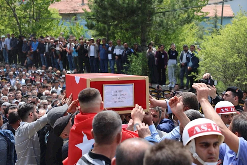 Belediye Başkanımız Adnan Öztaş, Şehidimiz Önder Özen’in Cenaze Törenine Katıldı