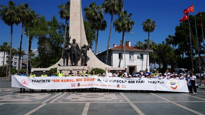 BAŞKAN ÖZÇELİK TRAFİK HAFTASI ETKİNLİKLERİNE KATILDI
