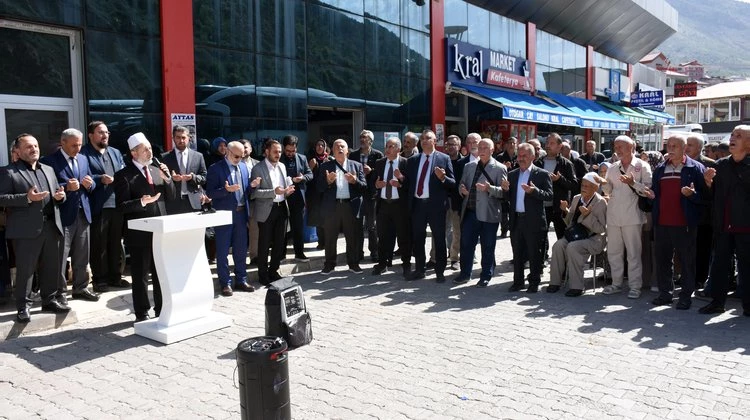 BAŞKANIMIZ, HACI ADAYLARIMIZI, DUALARLA UĞURLADI