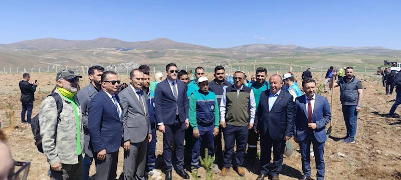 Büyükşehir, Pınarbaşı’daki Eğitim Yuvasına 2 Bin 500 Fidan Dikti