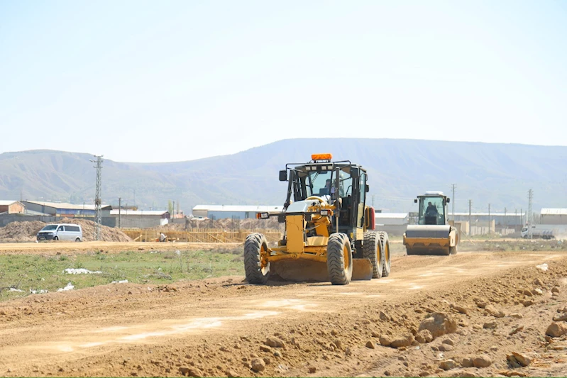 AKSARAY BELEDİYESİ ULAŞIMI KOLAYLAŞTIRMAK İÇİN YENİ YOLLAR AÇIYOR