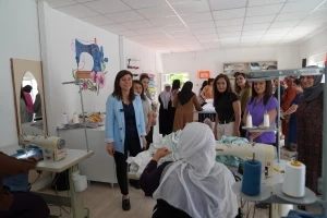 Eş Başkan Bucak, Kadın Yaşam Merkezlerinin üretim alanlarını ziyaret etti