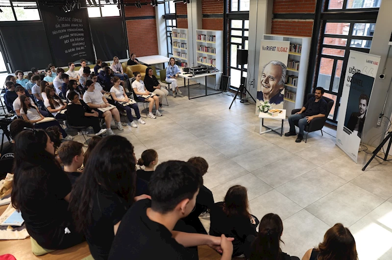 Genç oyuncu, öğrencilere “Hababam Sınıfı”nı okudu