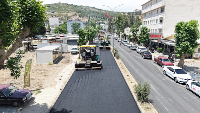 Büyükşehir Türkoğlu’nda Altyapının Ardından Asfalta Başladı