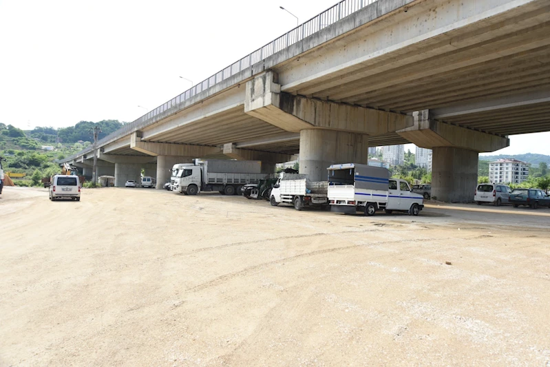 ATA SANAYİ DE OTOPARKA KAVUŞTU