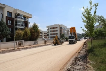 BÜYÜKŞEHİR YOL YAPIM ÇALIŞMALARINI SÜRDÜRÜYOR