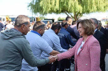 BAŞKAN AYŞE ÜNLÜCE PERSONELLE BAYRAMLAŞTI