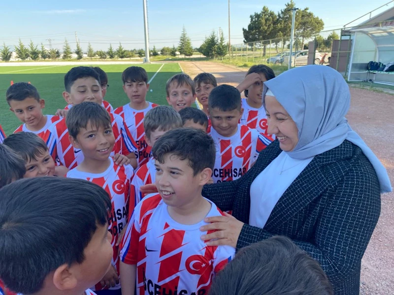 Başkan Seyhan Kılınçarslan, Futbol Okulunu Ziyaret Etti