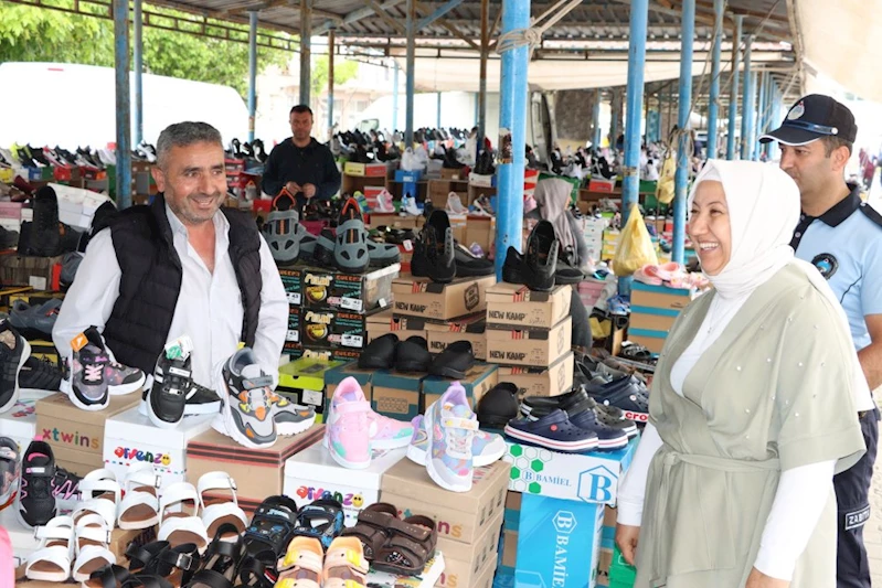 Başkan Seyhan Kılınçarslan, Halk Pazarını Ziyaret Etti