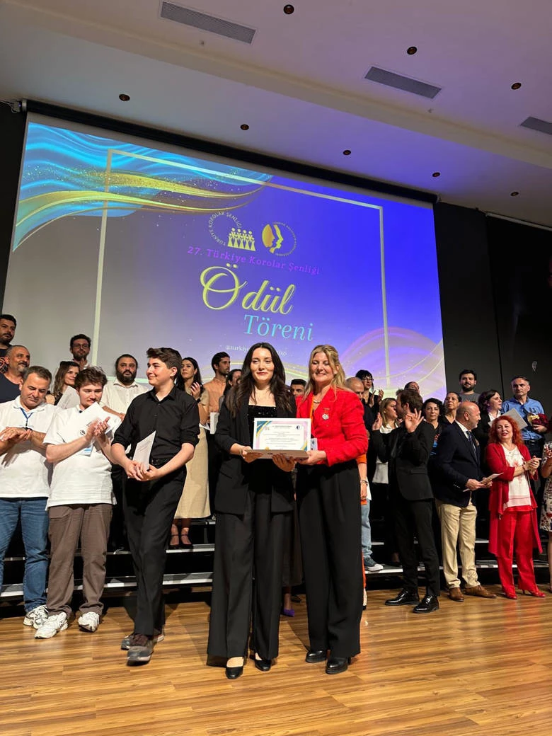 İsmail Baha Sürelsan Konservatuvarı Gençlik Korosu  Türkiye Korolar Şenliğinde başarı ödülüne layık görüldü