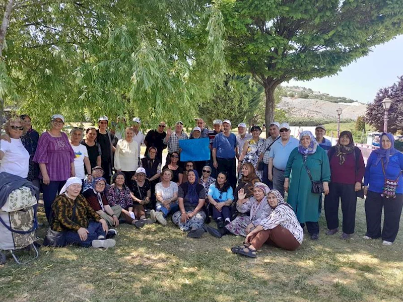 ODUNPAZARI BELEDİYESİ’NDEN KOCA ÇINARLAR İÇİN BABALAR GÜNÜ KUTLAMASI