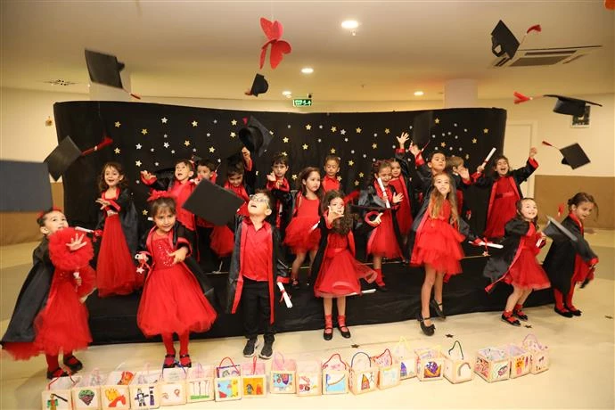 MİNİKLER MEZUNİYET HEYECANI YAŞADI