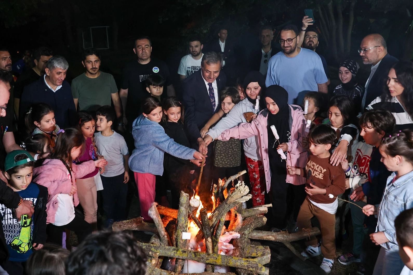 Kamp ateşini Başkan Yusuf Alemdar yaktı