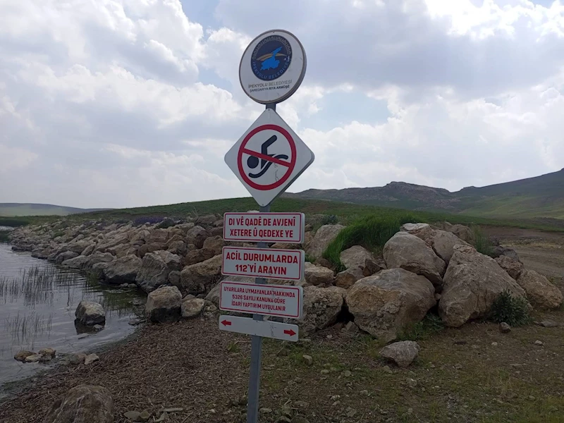 İpekyolu Belediyesi Keşiş Gölü’ne Uyarı Levhaları Astı