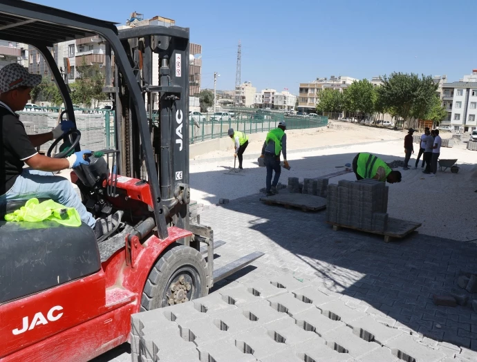 AHMET YESEVİ MAHALLESİ’NDE ÜSTYAPI ÇALIŞMALARI HIZLA DEVAM EDİYOR