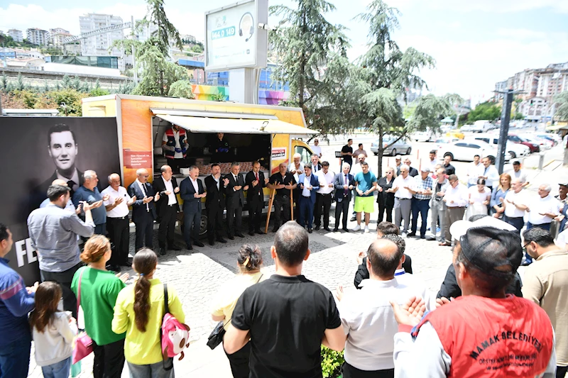 Mamak Belediyesi Başkan Zeyrek İçin Lokma Dağıttı