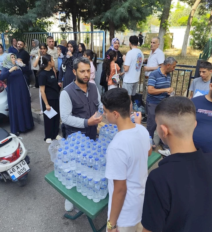 BAŞKAN YILMAZ, SINAVA GİREN ÖĞRENCİLERİ YALNIZ BIRAKMADI