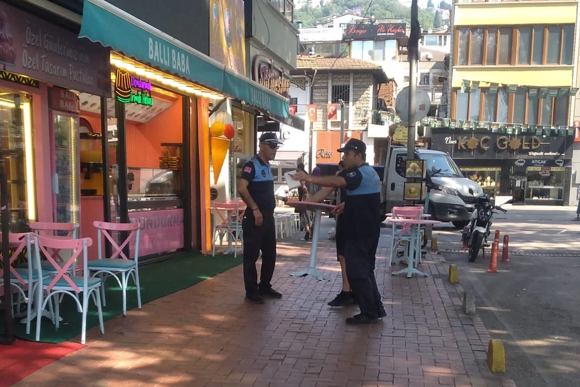 İzmit’te kaldırımlar yenileniyor