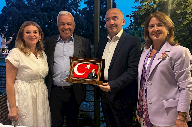 Başkan Şadi Özdemir Peja’nın Kurtuluş Günü törenlerine katıldı