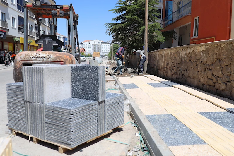 HASAS CADDESİ’NE MODERN VE ENGELLİ DOSTU KALDIRIMLAR