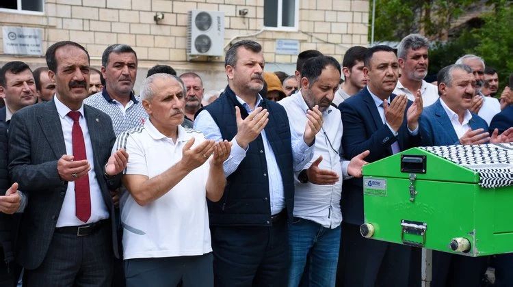 BAŞKANIMIZ, İLİMİZ YENİMAHALLE SAKİNLERİNDEN İSMET CEYLAN’I EBEDİYETE UĞURLADI