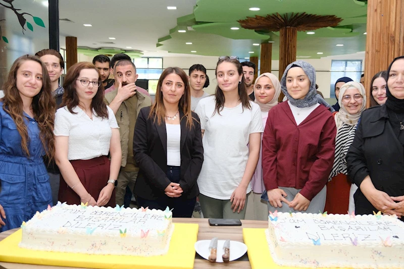 Eşbaşkan Uzunay ve Meclis Üyelerinden YKS Öğrencilerine Moral Ziyareti