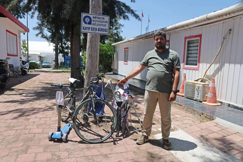 Toplu taşımada unutulan eşyalar sahiplerini bekliyor