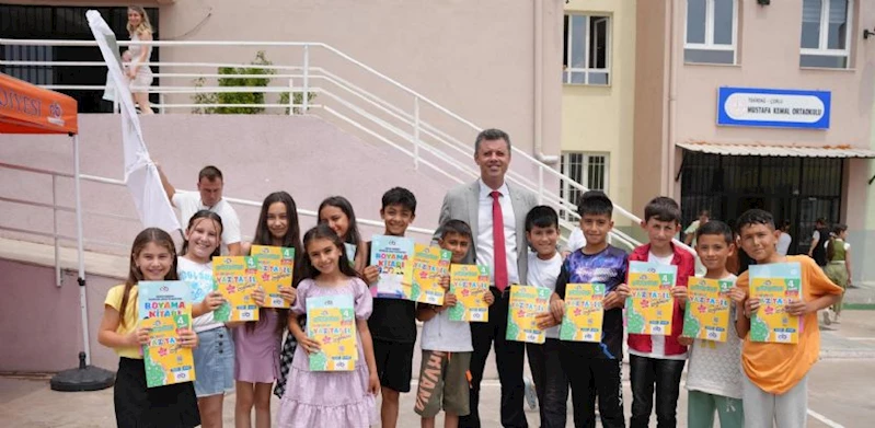 Başkan Sarıkurt´tan Öğrencilere Karne Hediyesi