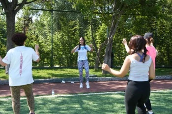 ESKİŞEHİRLİLER PARKLARDA SABAH SPORUNU ÇOK SEVDİ