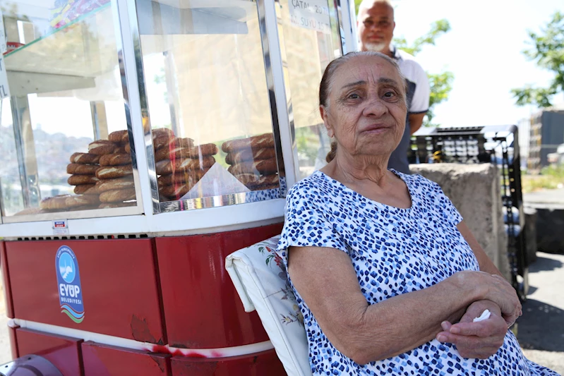 Eyüpsultan Belediyesi’nden kadın girişimcilere destek: Yıldız Teyze kendi simit tezgâhının başında