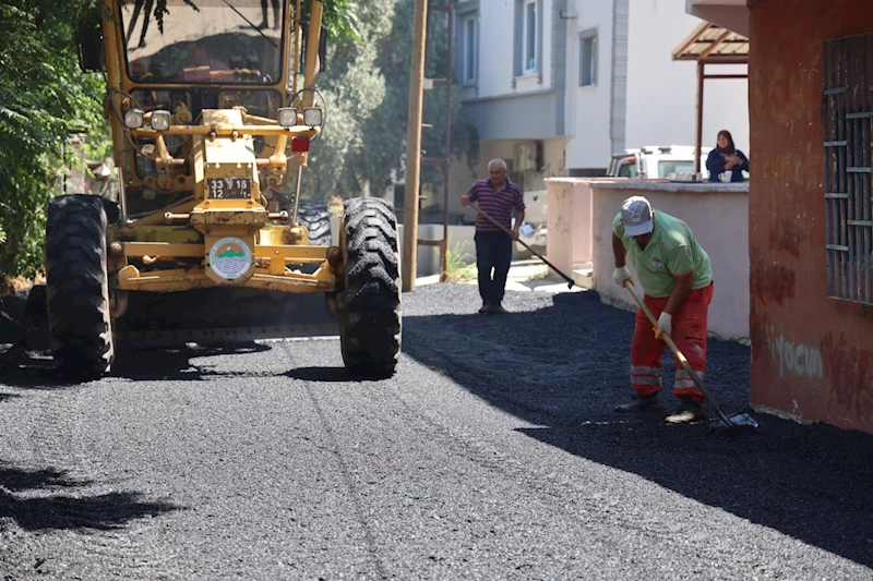TOROSLAR’DA ASFALT BAKIM ÇALIŞMALARI ARALIKSIZ SÜRÜYOR