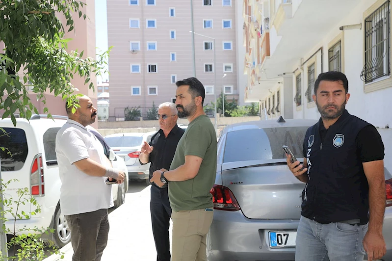 İpekyolu Belediyesi, çöp döküldüğü belirtilen sokakta incelemelerde bulundu