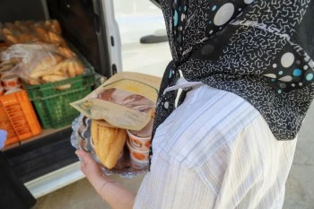 İHTİYAÇ SAHİBİ VATANDAŞLARA KÜLLÜOBA EKMEĞİ DAĞITILDI