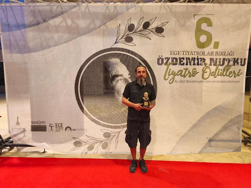 BODRUM BELEDİYESİ ŞEHİR TİYATROSU’NA “YILIN EN İYİ OYUN AFİŞ TASARIMI” ÖDÜLÜ