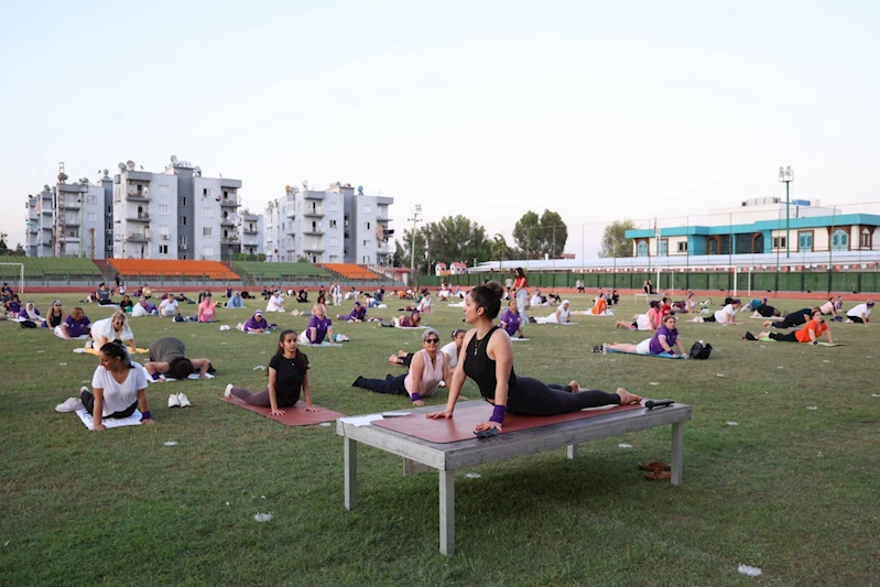 Toroslar’da 300 Kadın Yoga Yaptı