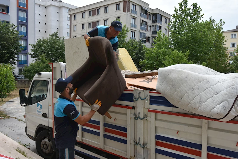 Günlük Topladıkları Atık Eşya 40 Tonu Buluyor