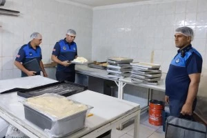 Zabıta Ekipleri Tatlı İmalathanelerinde Denetimlerini Sürdürüyor