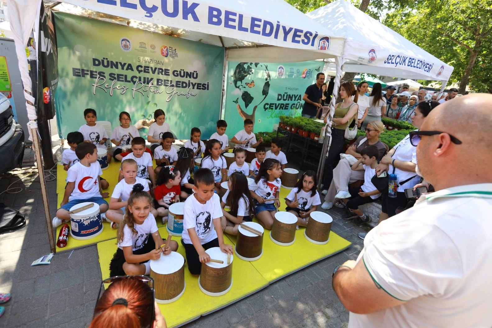Efes Selçuk’ta çocuk müzisyenlerden 