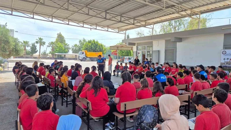 Mersin Emniyet Müdürlüğünce Çocuklara Okuma Alışkanlığı Kazandırmak Amacıyla Öğrenciler İçin Okuma Etkinliği Düzenlendi