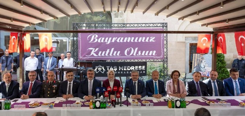 BAYRAMLAŞMA TÖRENİ TAŞ MEDRESE´DE GERÇEKLEŞTİ