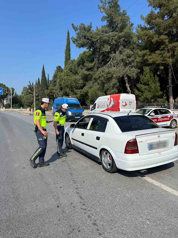 Trafik Kazalarına Karşı Jandarma Ekipleri Sürücüleri Uyardı