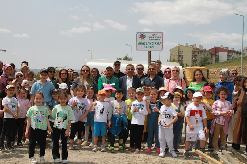 Büyükşehir, Anaokulu Öğrencisi Doğasever Miniklerle 500 Fidan Dikti