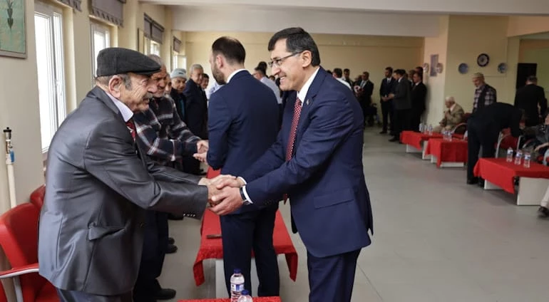 BELEDİYE BAŞKANIMIZ EYÜP KAHVECİ’DEN HUZUREVİ SAKİNLERİNE BAYRAM ZİYARETİ