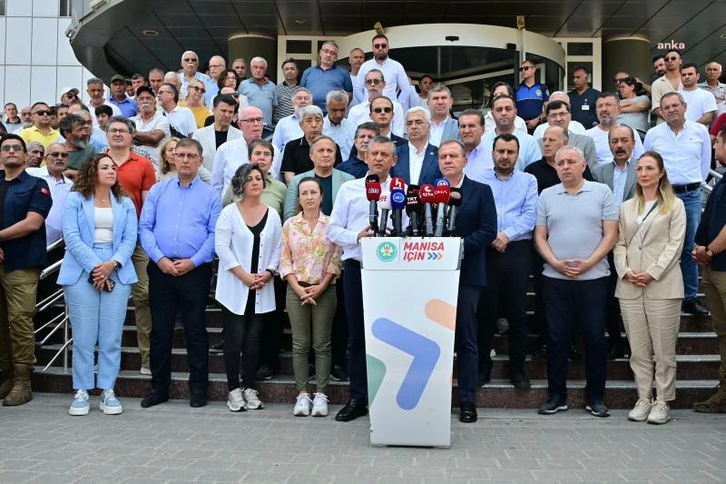 Başkan Seçer’den, Hastanede Tedavi Gören Manisa Büyükşehir Belediye Başkanı Ferdi Zeyrek’e Ziyaret