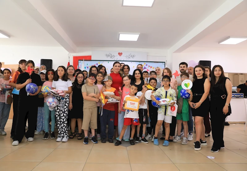 Keçiören Belediyesi’nden engelli çocuklara karne hediyesi