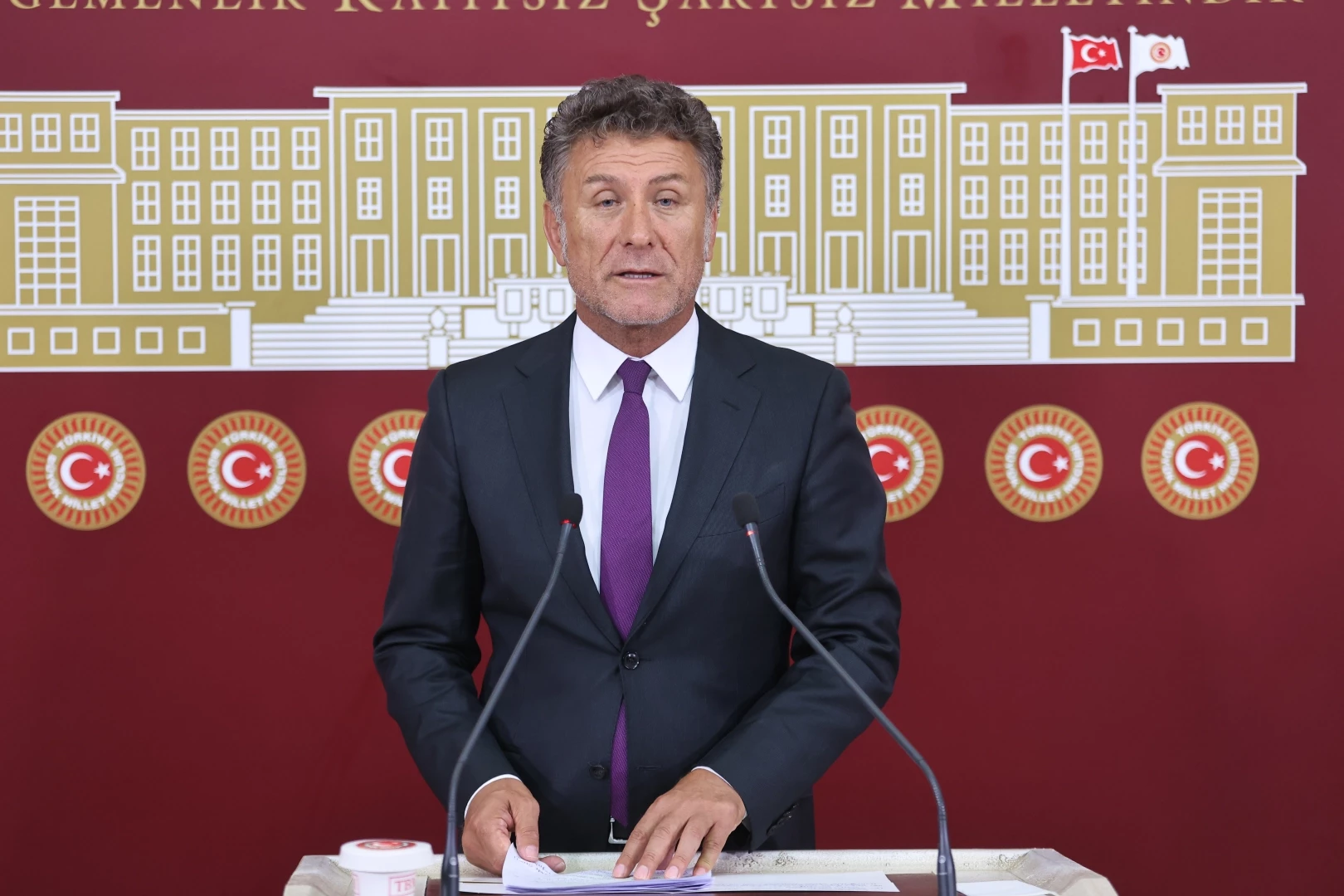 CHP’li Sarıbal: Çiftçi çöküşte, Saray enkazı örtüyor!