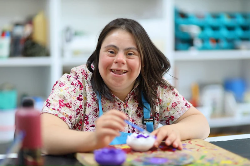 ENGELSİZ YAZ KURSLARIYLA GÖNÜLLER DE YÜZLER DE GÜLÜYOR